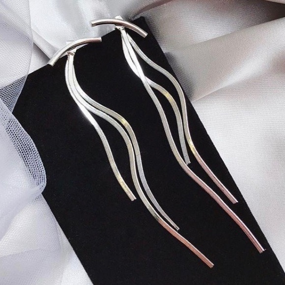**NEW Silver Bar Long Thread Tassel Arc Earrings - Picture 2 of 4